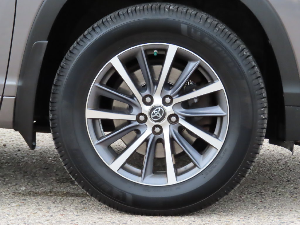 Used 2017 Toyota Highlander XLE AWD/4WD image 14