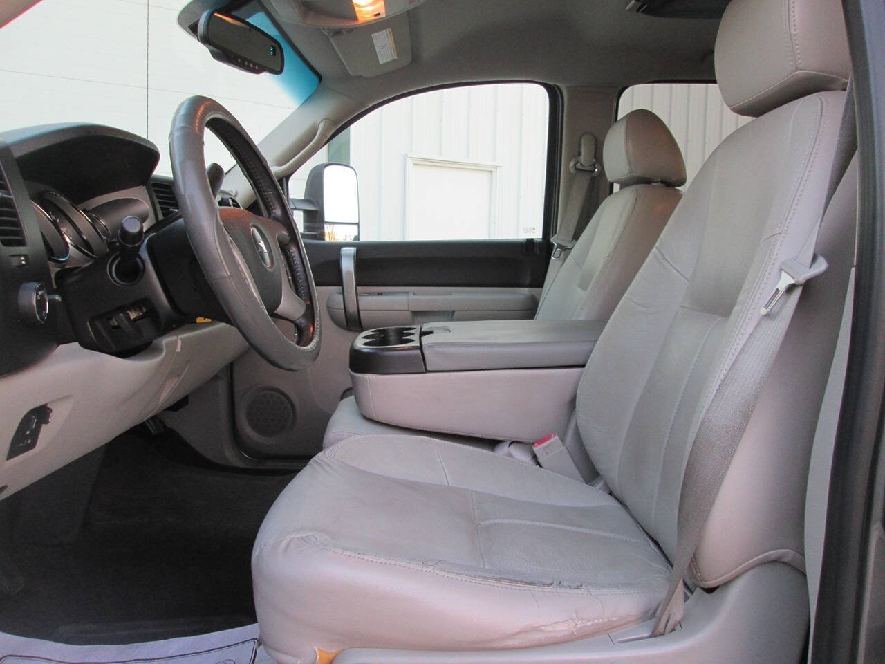 Used 2008 Chevrolet Silverado 2500 LT w/ Safety Package AWD/4WD image 9