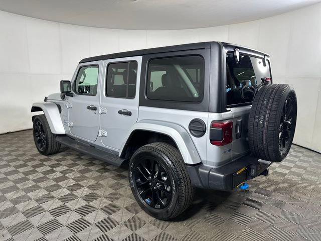 Used 2023 Jeep Wrangler Unlimited Sahara w/ Cold Weather Group AWD/4WD image 5