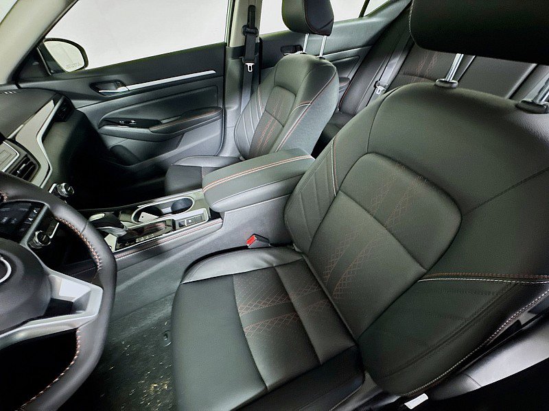New 2025 Nissan Altima 2.5 SR w/ SR Premium Package image 11