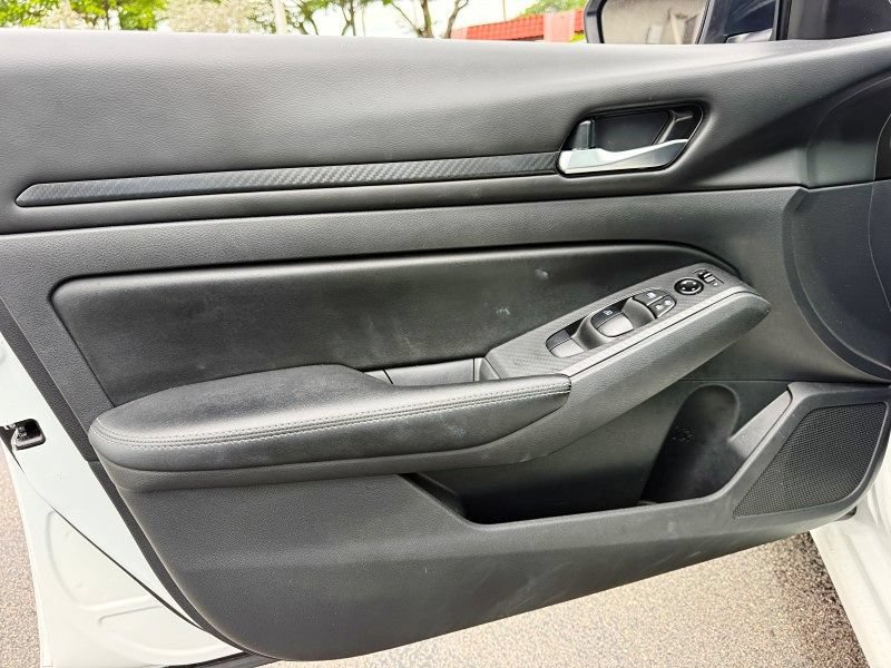 Used 2024 Nissan Altima 2.5 SV FWD image 30