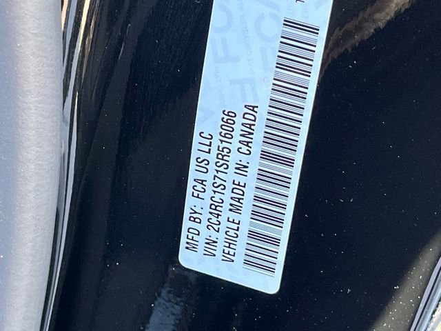 Used 2025 Chrysler Pacifica Select w/ Uconnect Theater Family Group FWD image 39