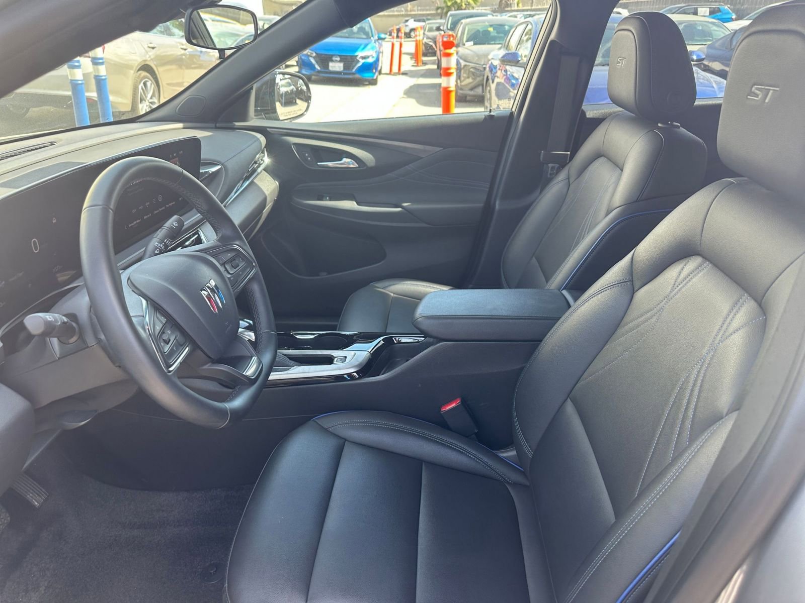 Used 2025 Buick Envista Sport Touring image 25