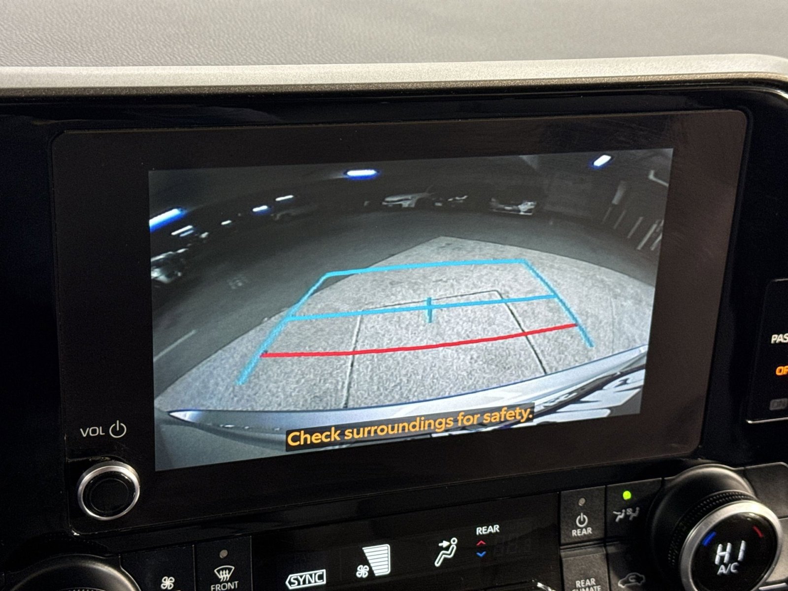 Used 2023 Toyota Highlander LE FWD image 23