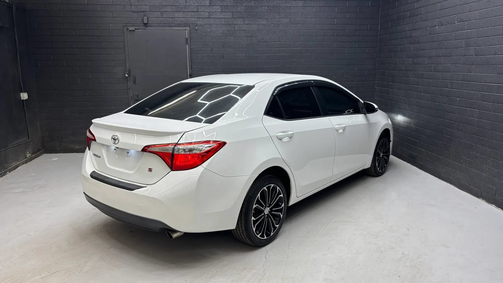 Used 2016 Toyota Corolla S FWD image 4