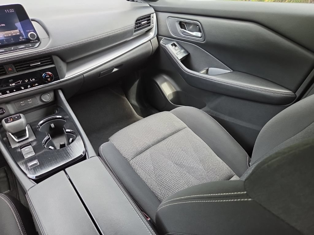 Certified 2025 Nissan Rogue SV FWD image 31