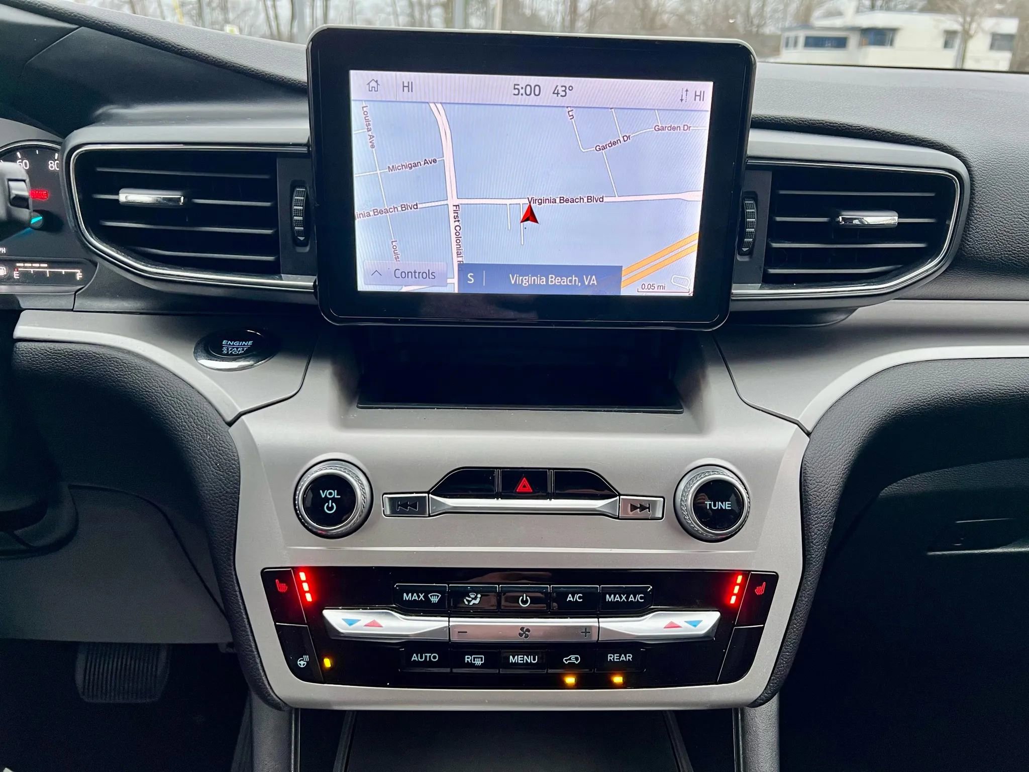 Used 2022 Ford Explorer XLT w/ Equipment Group 202A image 28