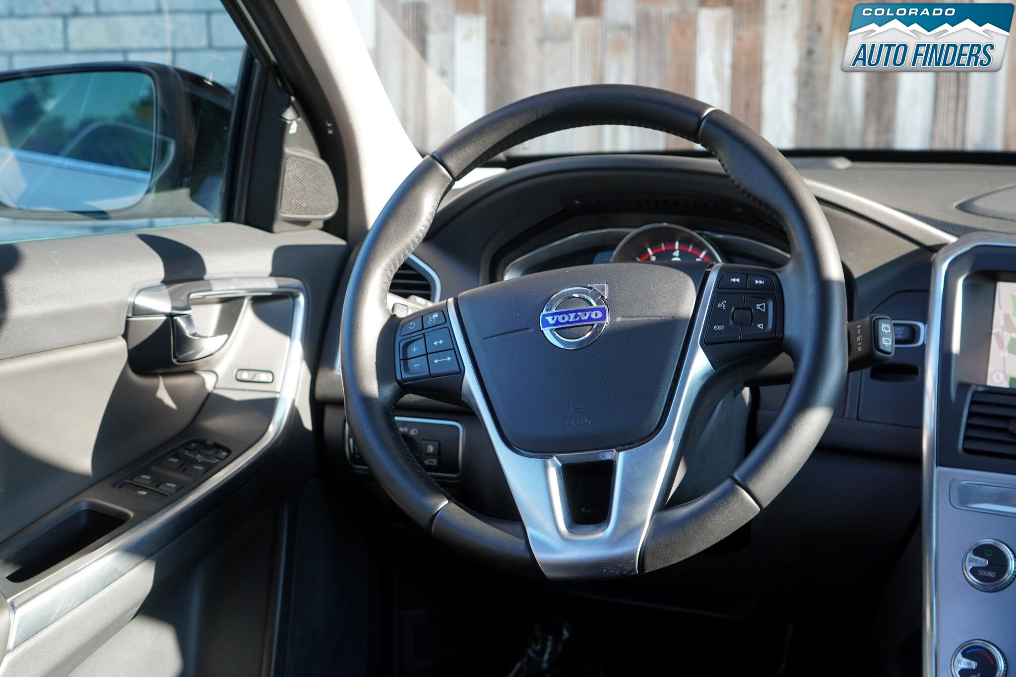 Used 2017 Volvo XC60 T5 Dynamic w/ Advanced Package image 21