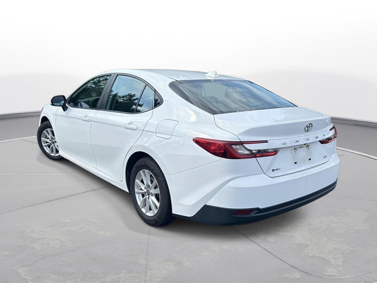 Used 2025 Toyota Camry LE FWD image 8