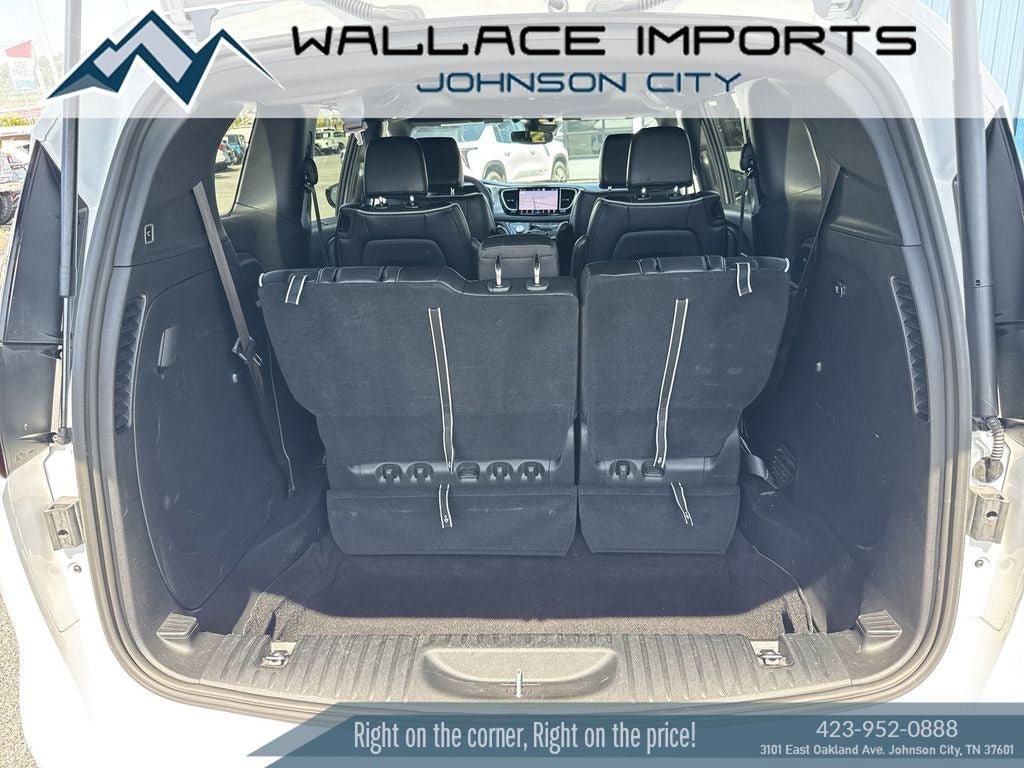 Used 2025 Chrysler Pacifica Limited FWD image 43