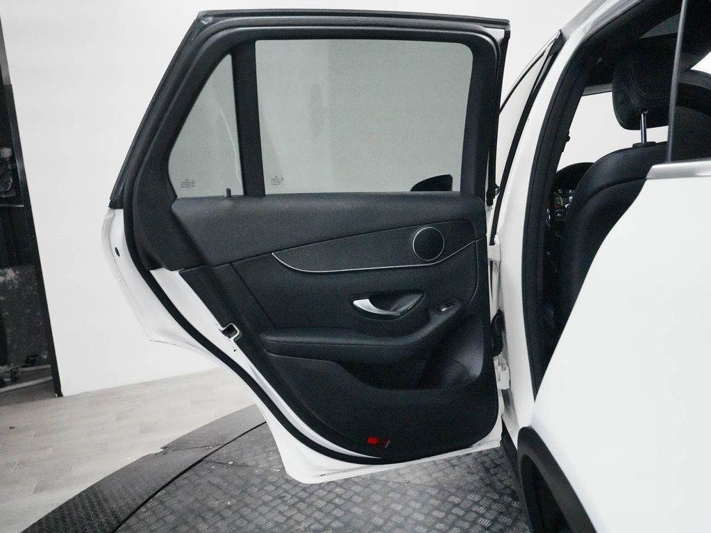 Used 2022 Mercedes-Benz GLC 300 4MATIC w/ Multimedia Package Lite image 13