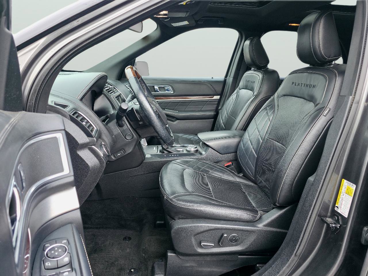 Used 2018 Ford Explorer Platinum image 11