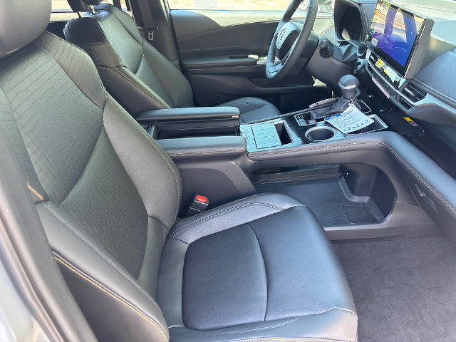 New 2026 Toyota Sienna XLE Woodland Edition AWD/4WD image 16