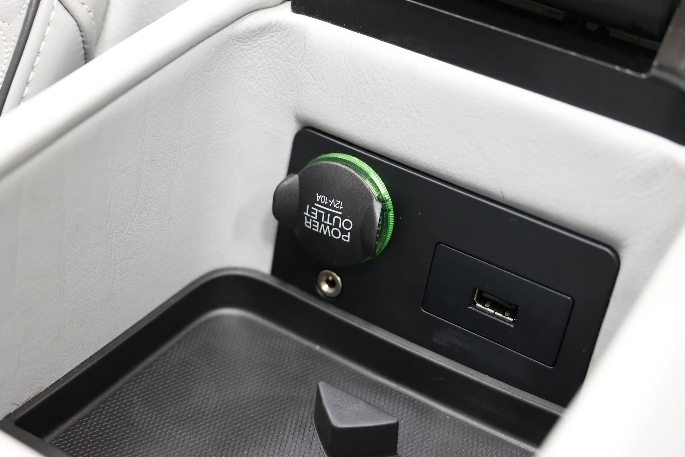 Used 2014 Aston Martin Vanquish Volante RWD image 26
