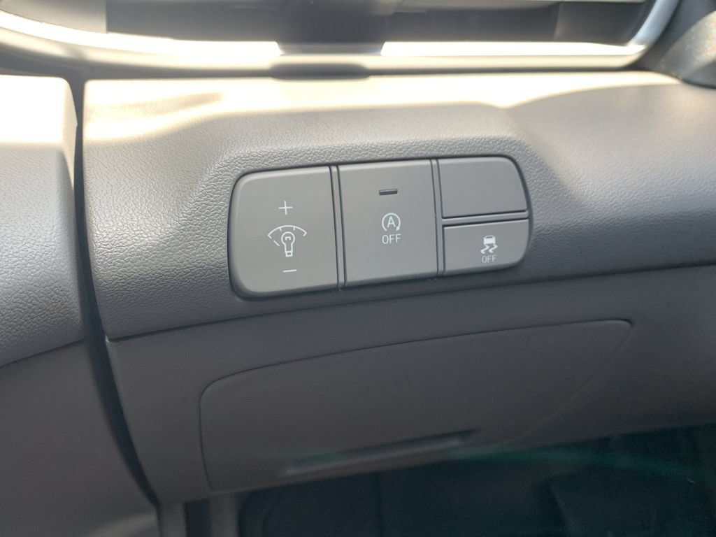 Certified 2026 Hyundai Elantra SE FWD image 30