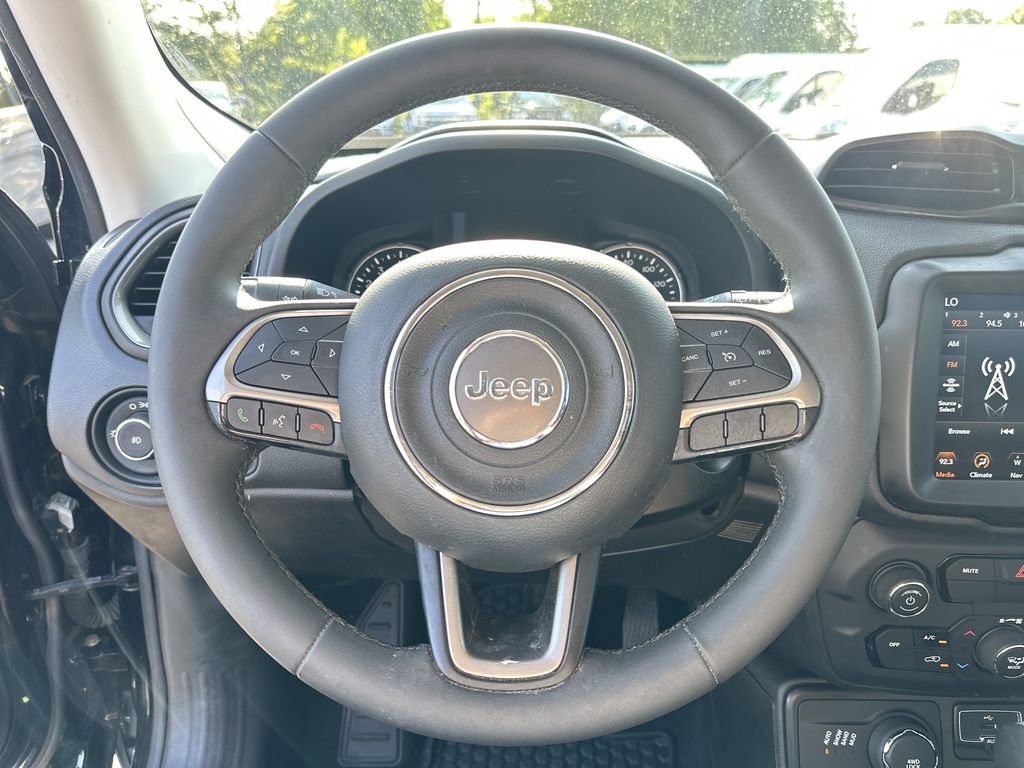 Certified 2022 Jeep Renegade Latitude AWD/4WD image 12
