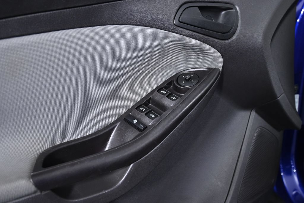 Used 2012 Ford Focus SE FWD image 17