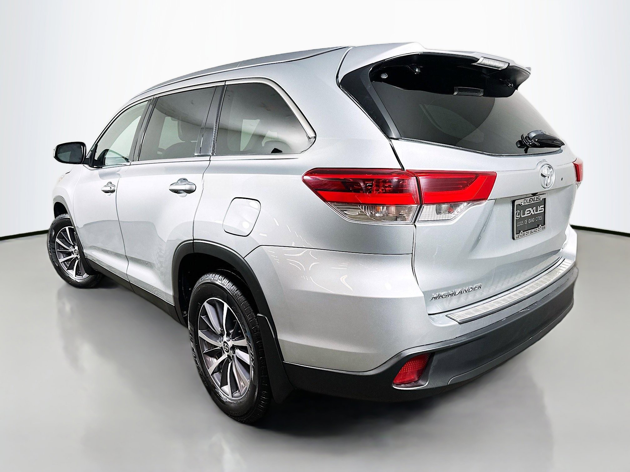 Used 2019 Toyota Highlander XLE image 5