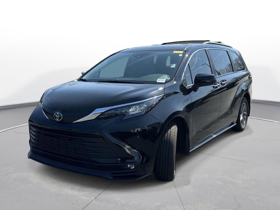 Used 2025 Toyota Sienna XLE video 2