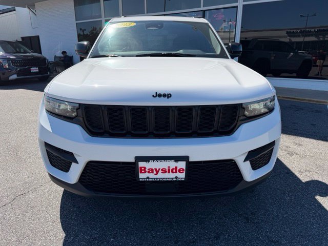Used 2023 Jeep Grand Cherokee Altitude AWD/4WD image 39