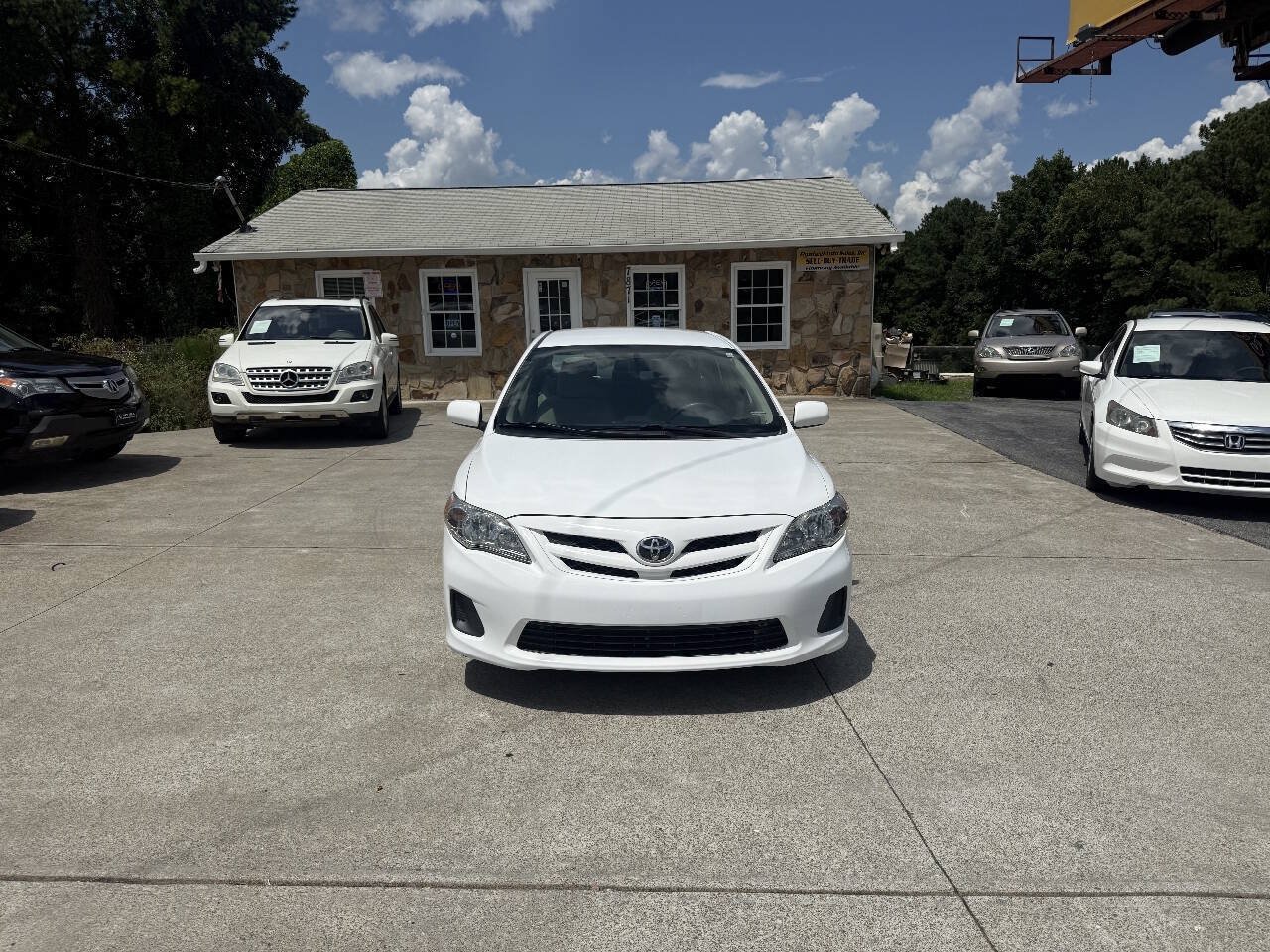 Used 2012 Toyota Corolla LE FWD image 2