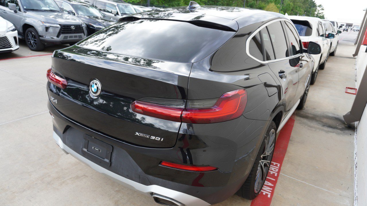 Used 2025 BMW X4 xDrive30i w/ Premium Package image 3