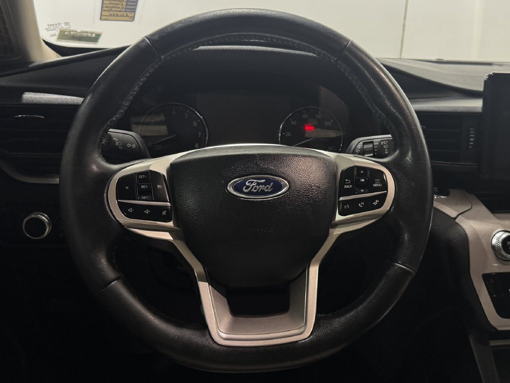 Used 2023 Ford Explorer XLT AWD/4WD image 5