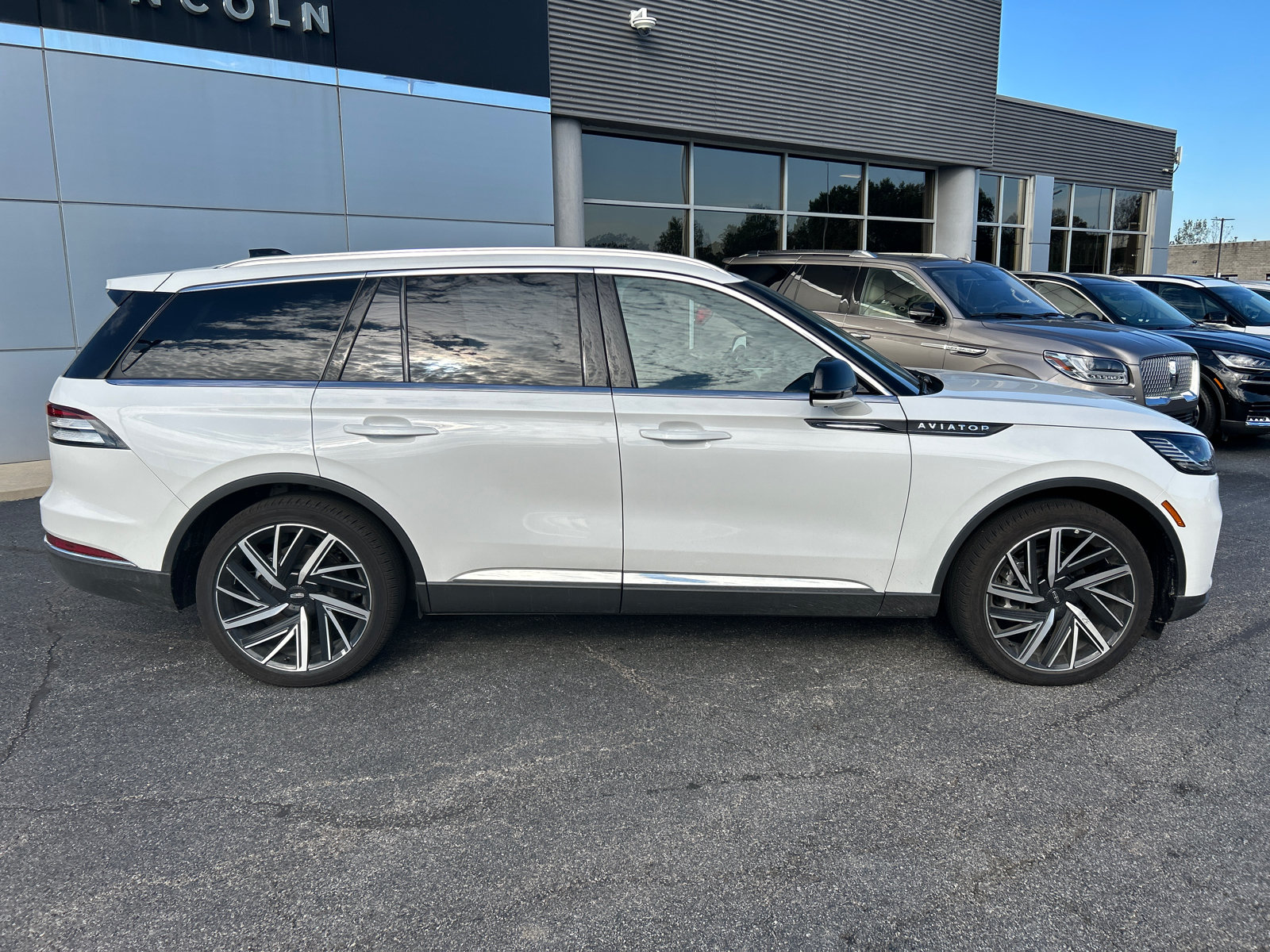 New 2026 Lincoln Aviator Reserve AWD/4WD image 8