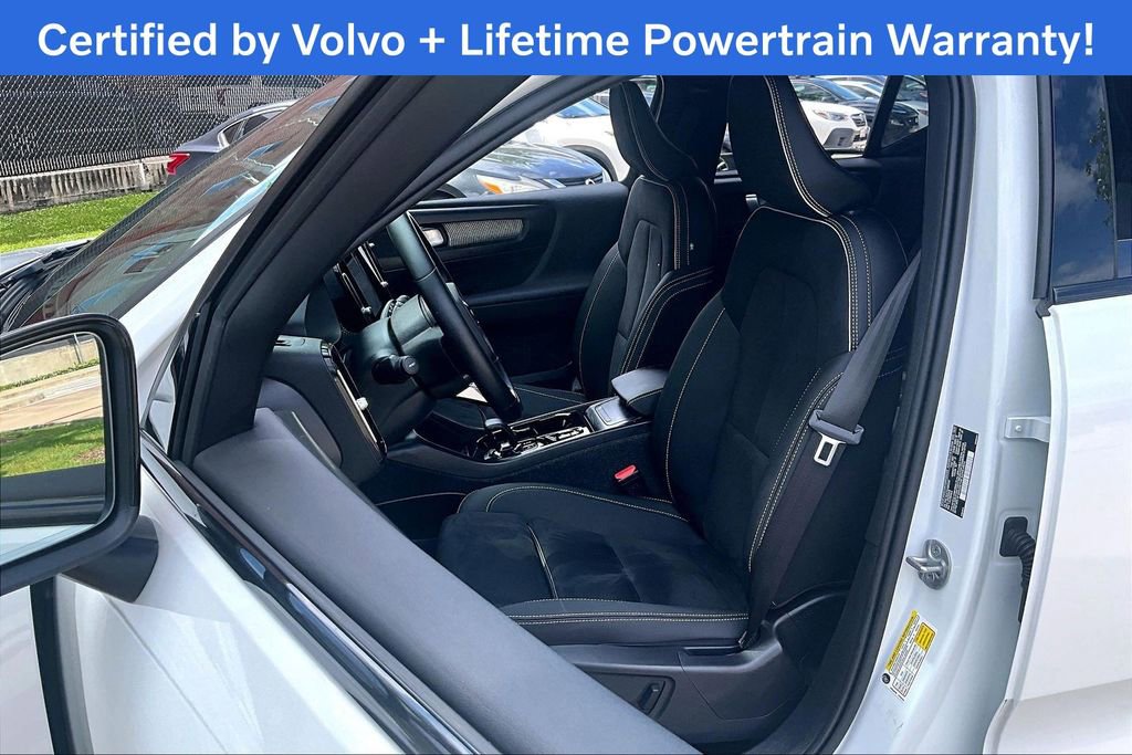 Used 2025 Volvo XC40 B5 Plus AWD/4WD image 32