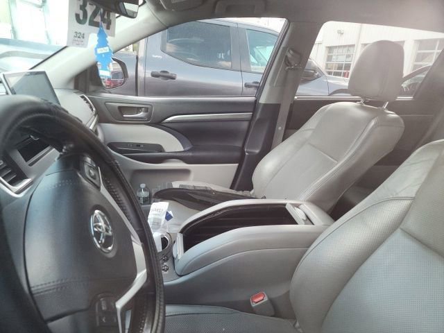 Used 2019 Toyota Highlander Limited AWD/4WD image 15