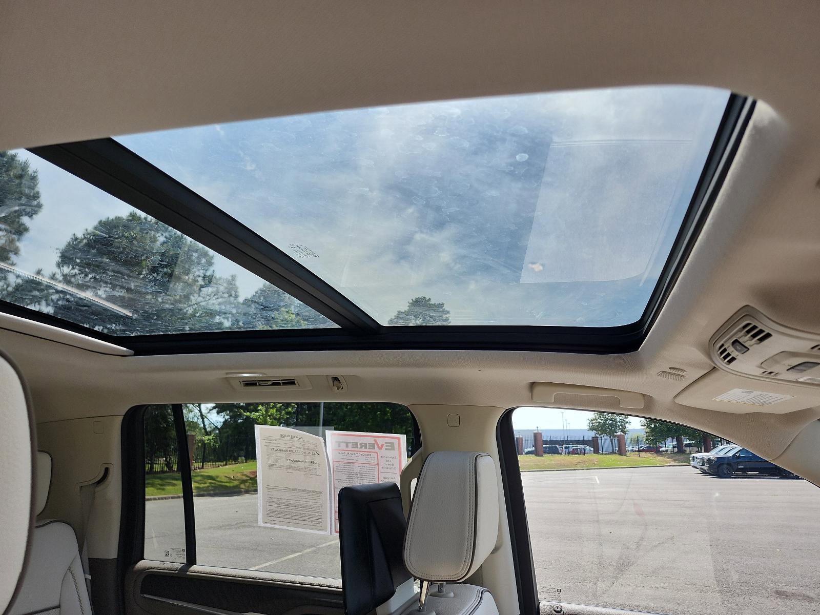 Used 2023 GMC Yukon XL Denali w/ Denali Reserve Package image 9