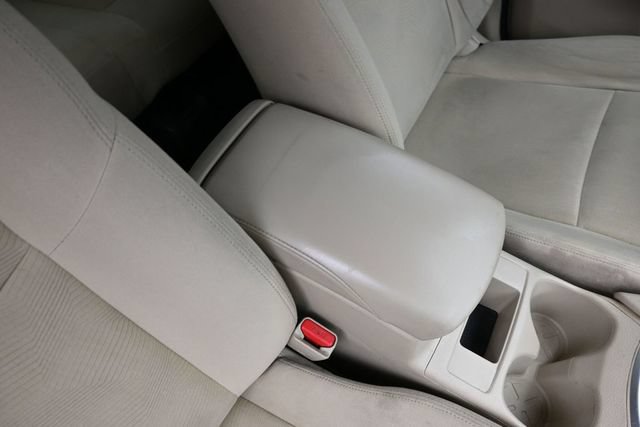 Used 2016 Nissan Rogue SV FWD image 38