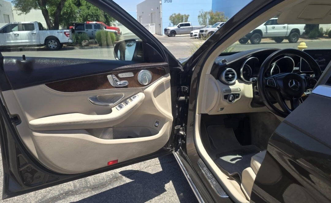 Used 2015 Mercedes-Benz C 300 4MATIC Sedan image 2