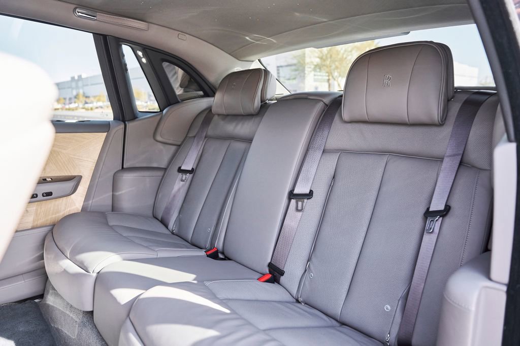 Used 2025 Rolls-Royce Phantom Sedan RWD image 52