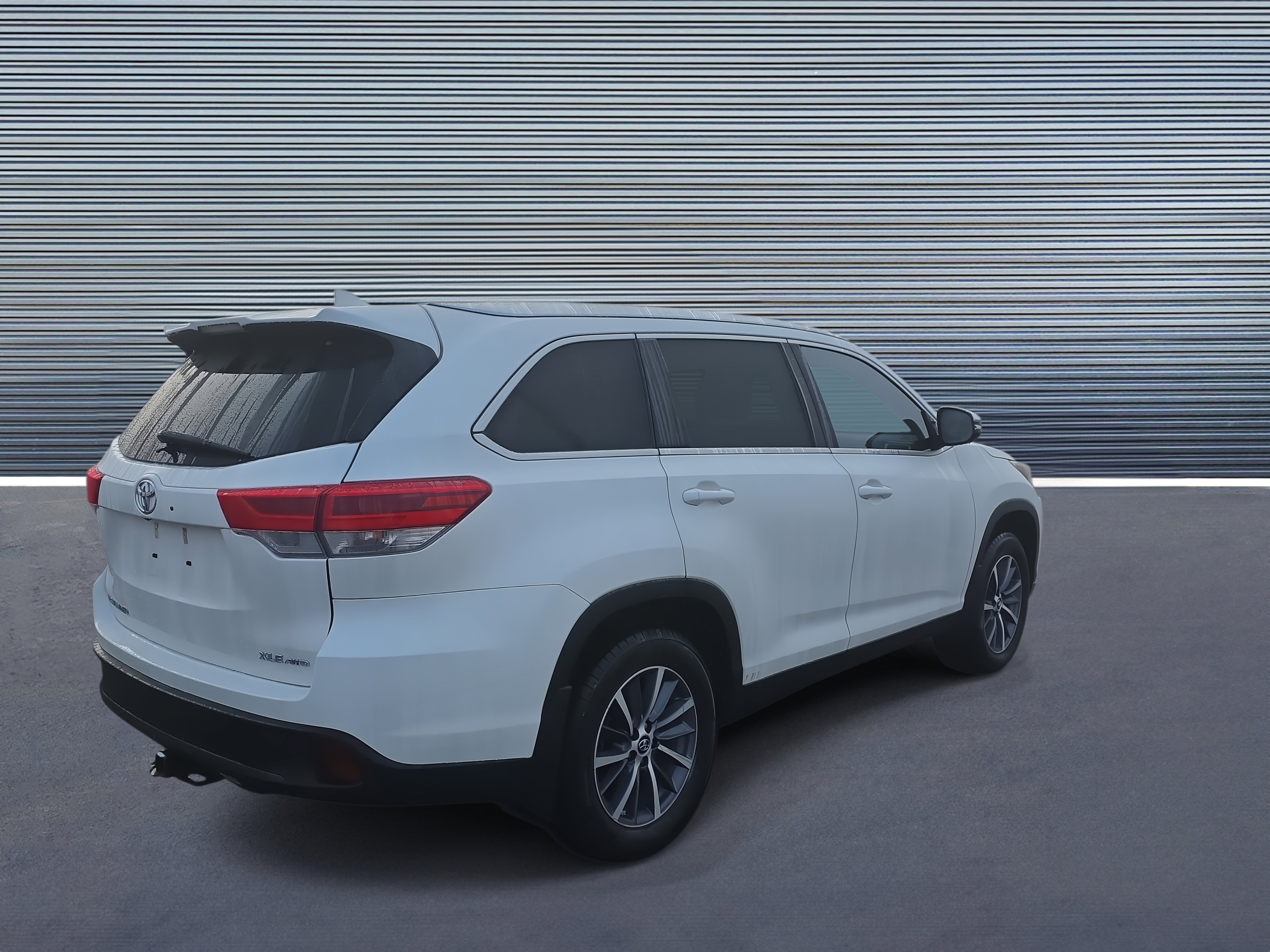 Used 2019 Toyota Highlander image 3