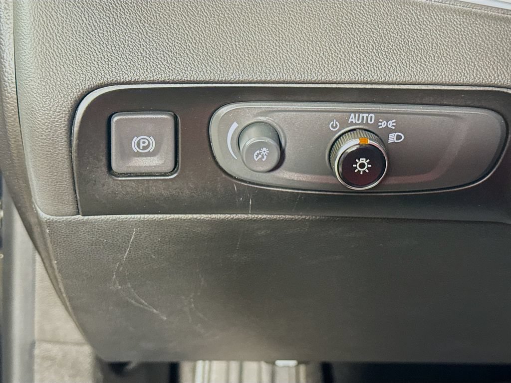 Used 2019 Buick Enclave Premium w/ Experience Buick Package FWD image 10