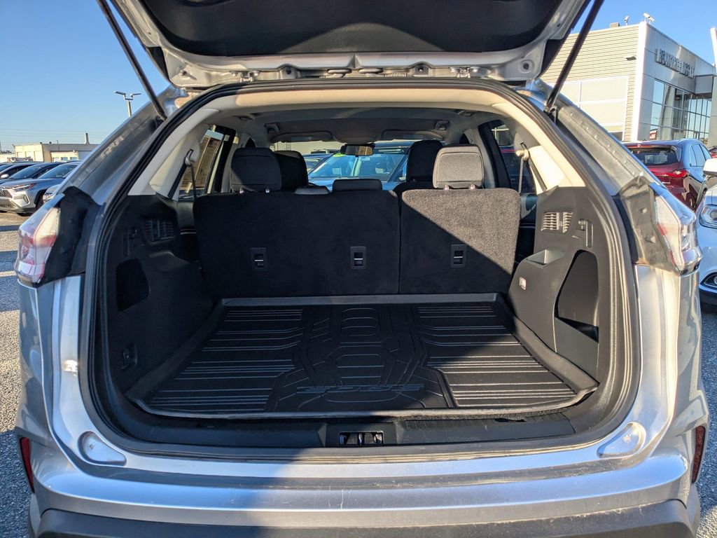 Used 2024 Ford Edge SE w/ Cargo Accessory Package image 11