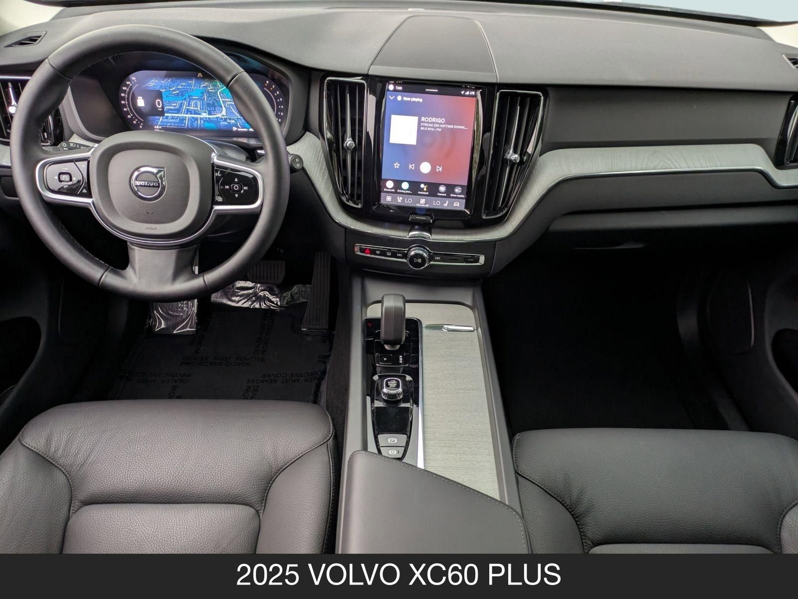 Used 2025 Volvo XC60 B5 Plus image 13