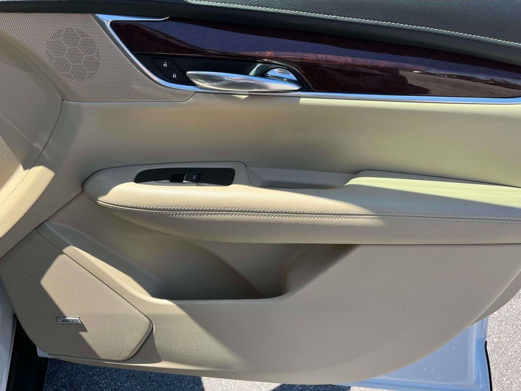 Used 2017 Cadillac XT5 Premium Luxury FWD image 21