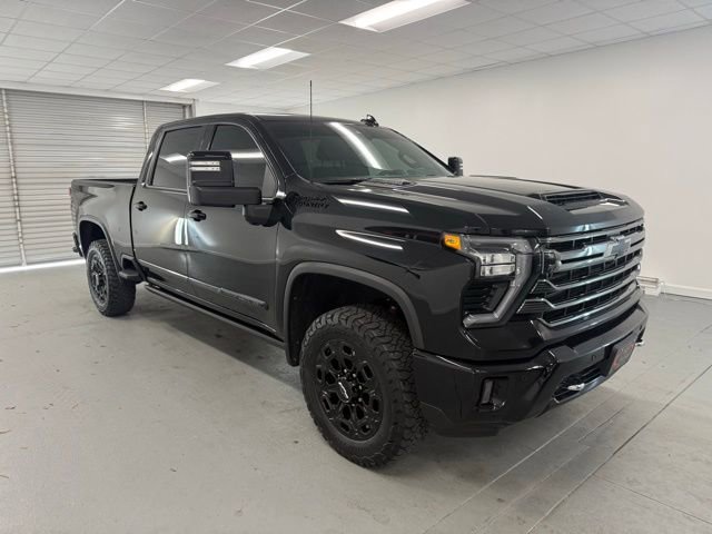 Used 2024 Chevrolet Silverado 2500 High Country w/ High Country Premium Package image 3