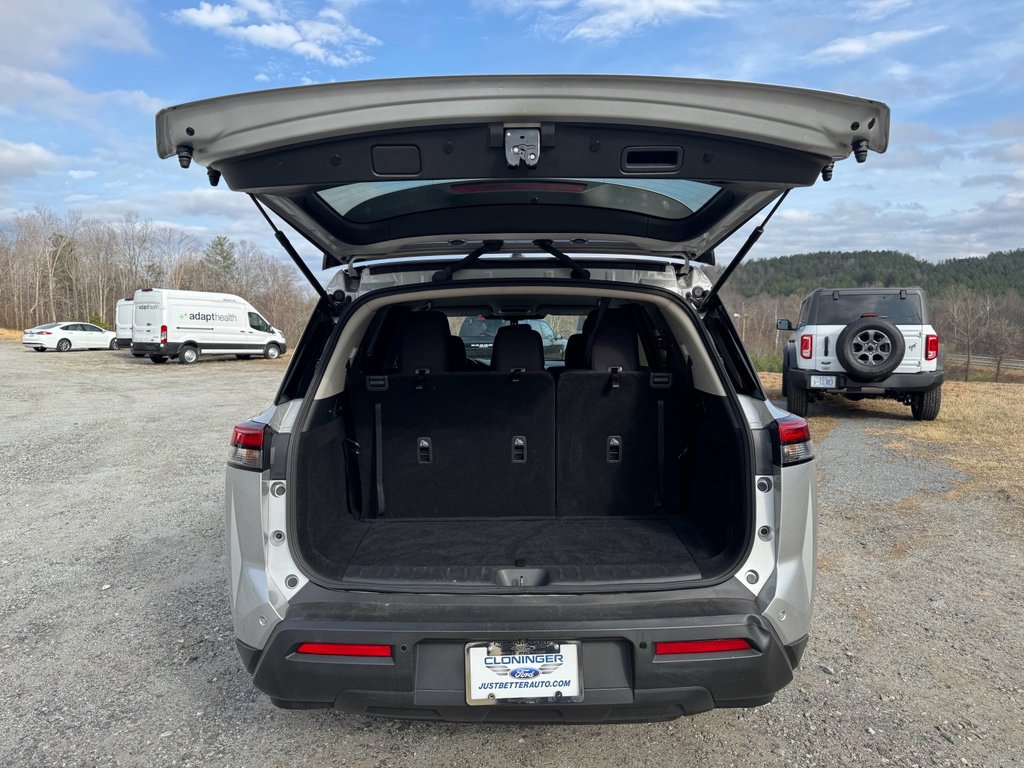 Used 2024 Nissan Pathfinder S image 7