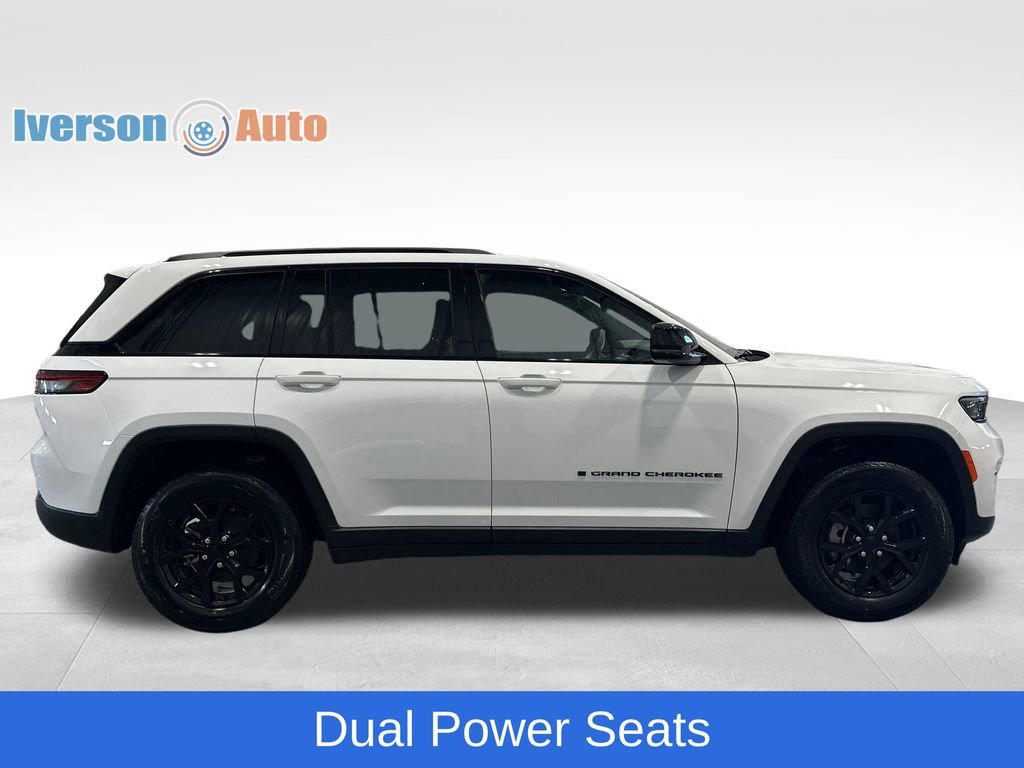 Used 2025 Jeep Grand Cherokee Altitude AWD/4WD image 11