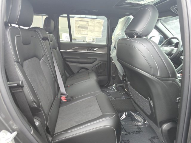 New 2026 Jeep Grand Cherokee Altitude AWD/4WD image 29