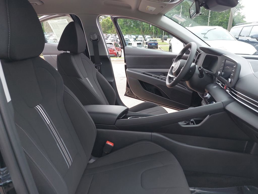 Certified 2025 Hyundai Elantra Hybrid FWD image 10