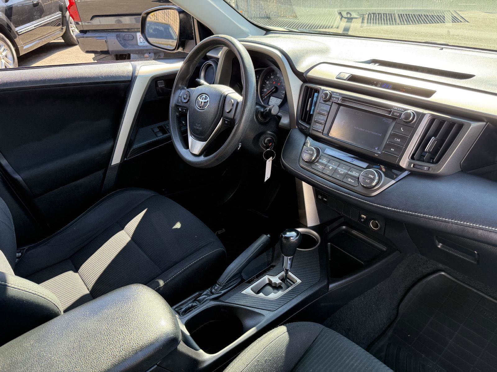 Used 2013 Toyota RAV4 XLE image 22