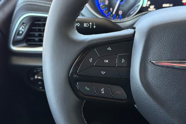 Used 2026 Chrysler Pacifica Limited w/ S Appearance Package FWD image 29
