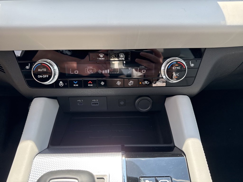 New 2025 Mitsubishi Outlander SEL image 28