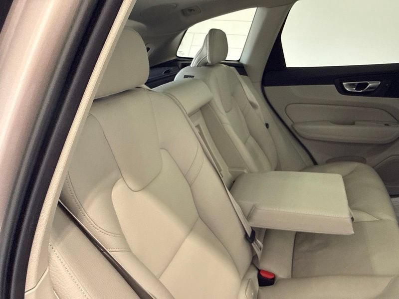 Used 2023 Volvo XC60 B5 Plus w/ Climate Package AWD/4WD image 12