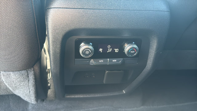 Used 2025 GMC Acadia Elevation FWD image 27