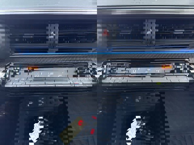 Used 2025 Toyota Prius XLE image 30